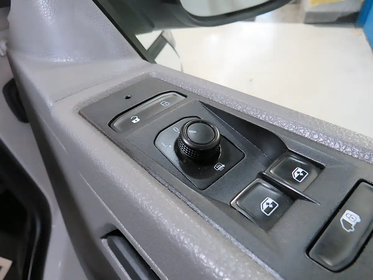 Used 2022 Volkswagen Transporter Startline White - Interior and Exterior details 9