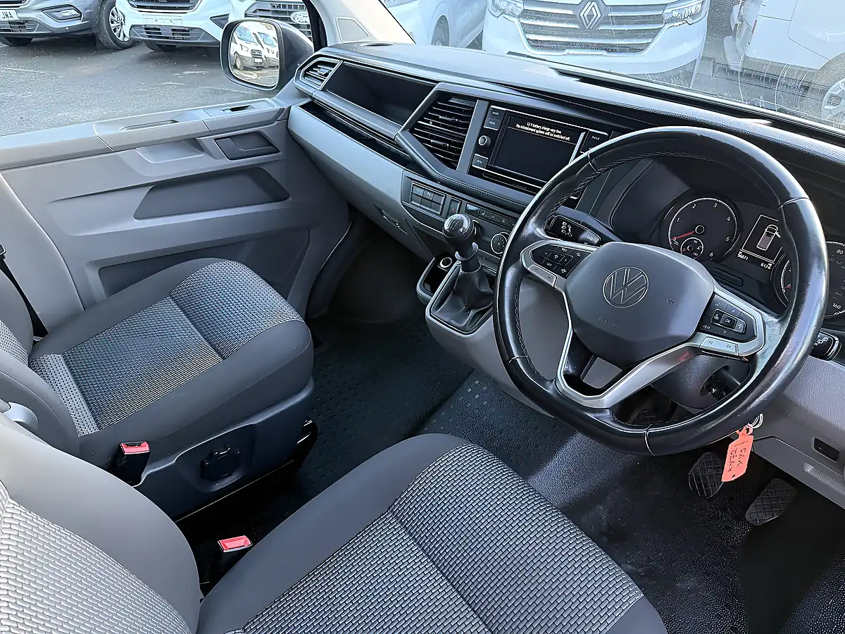 Used 2022 Volkswagen Transporter T30 Highline Blue - Interior and Exterior details 7