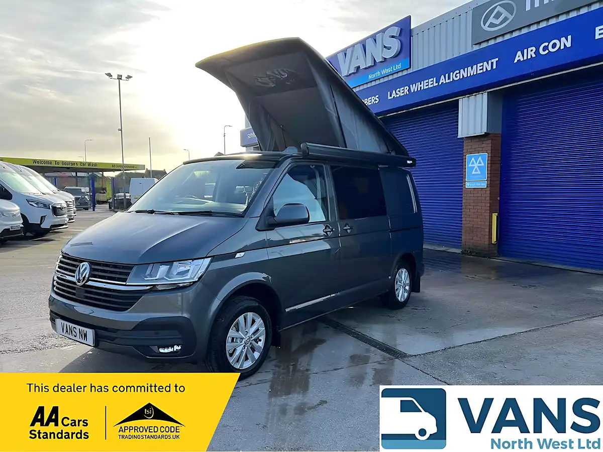 Used 2022 Volkswagen Transporter T30 Highline Grey - Front View