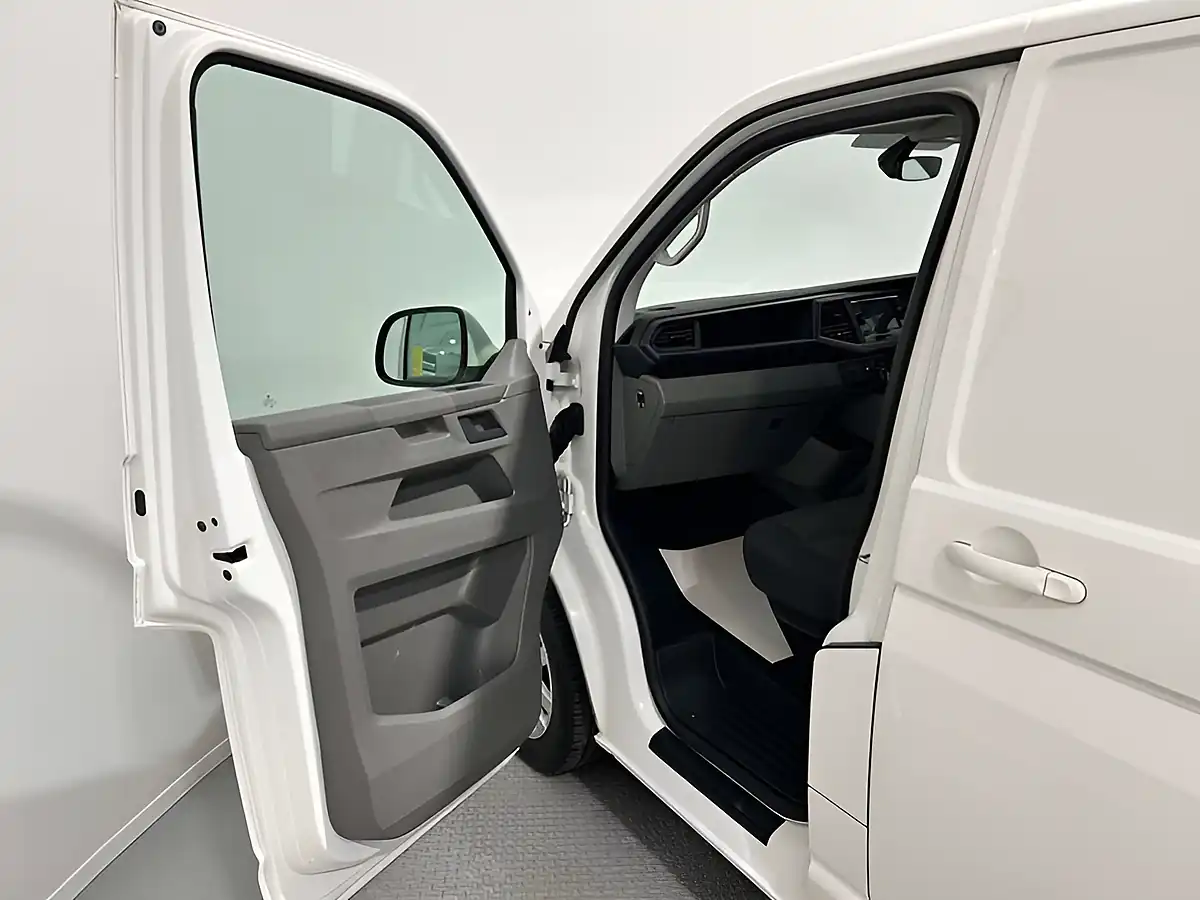 Used 2022 Volkswagen Transporter T30 Highline White - Interior and Exterior details 11