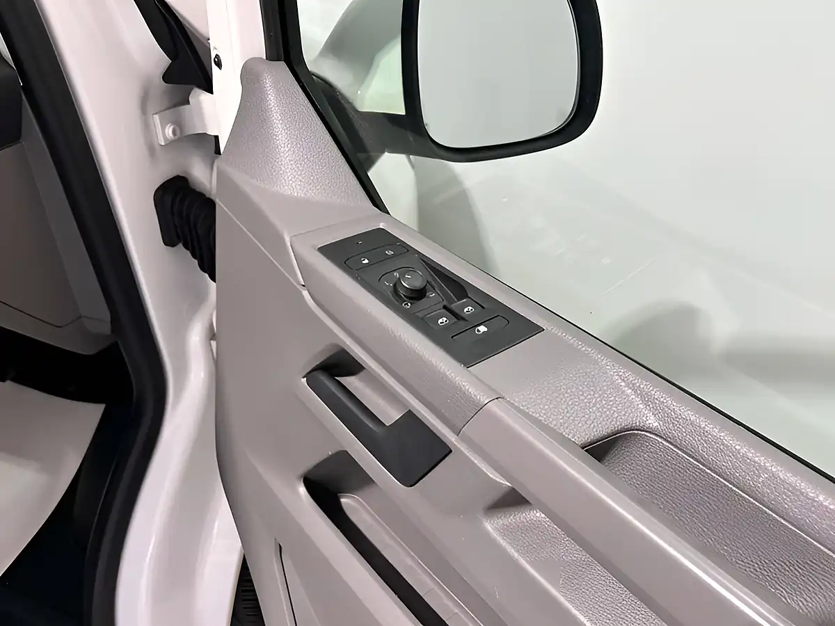 Used 2022 Volkswagen Transporter T30 Highline White - Interior and Exterior details 12