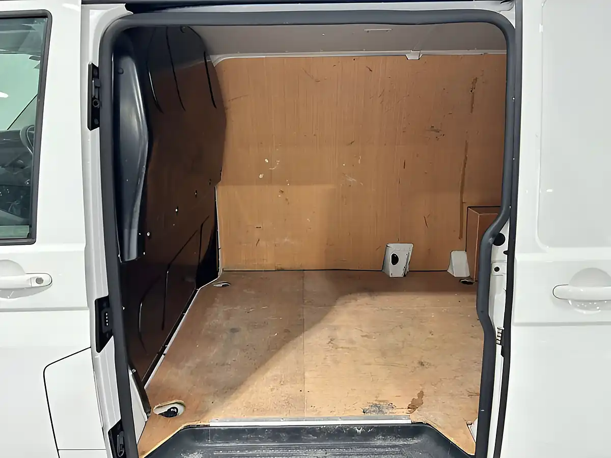 Used 2022 Volkswagen Transporter T30 Highline White - Interior and Exterior details 16