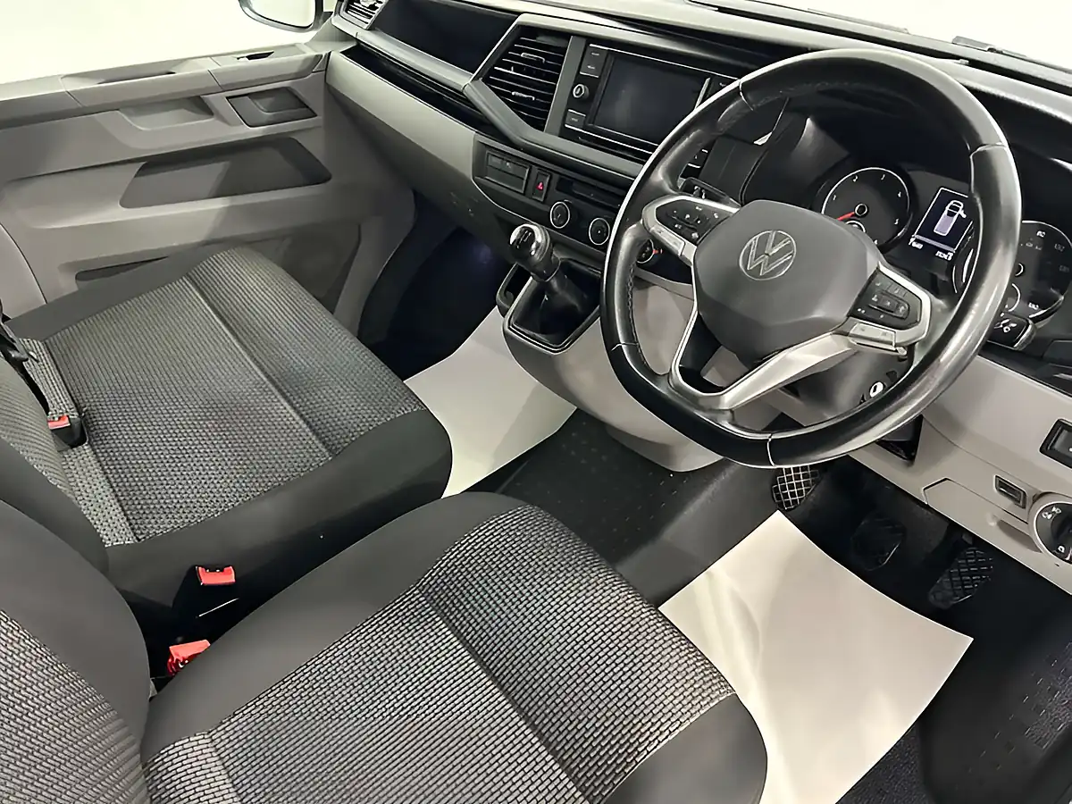 Used 2022 Volkswagen Transporter T30 Highline White - Interior and Exterior details 4