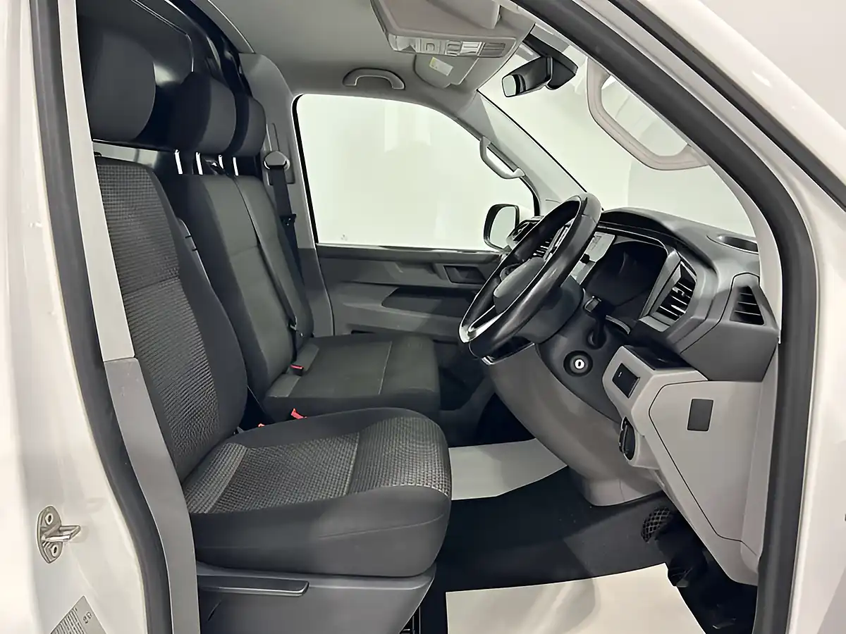Used 2022 Volkswagen Transporter T30 Highline White - Interior and Exterior details 9