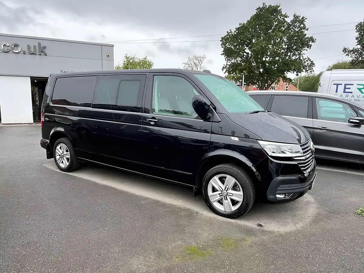 Used 2022 Volkswagen Transporter T32 Highline Kombi Black - Interior and Exterior details 5