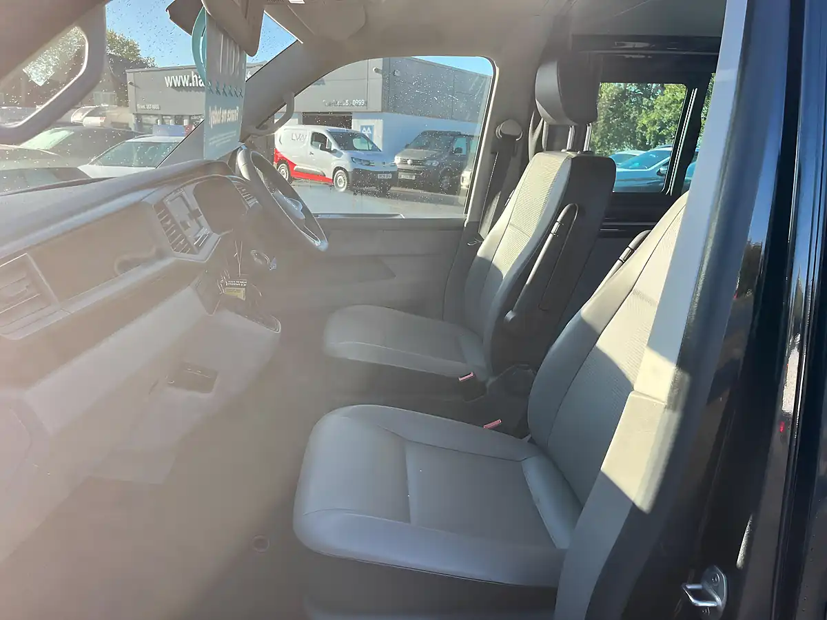Used 2022 Volkswagen Transporter T32 Highline Kombi Black - Interior and Exterior details 8