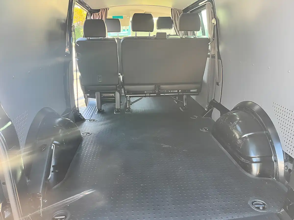 Used 2022 Volkswagen Transporter T32 Highline Kombi Black - Interior and Exterior details 9
