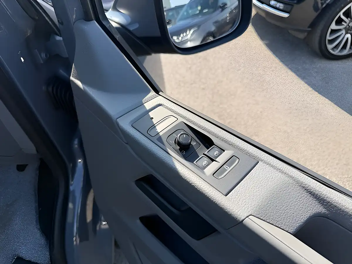 Used 2022 Volkswagen Transporter T32 Highline Kombi Double Cab Nano Grey - Interior and Exterior details 13