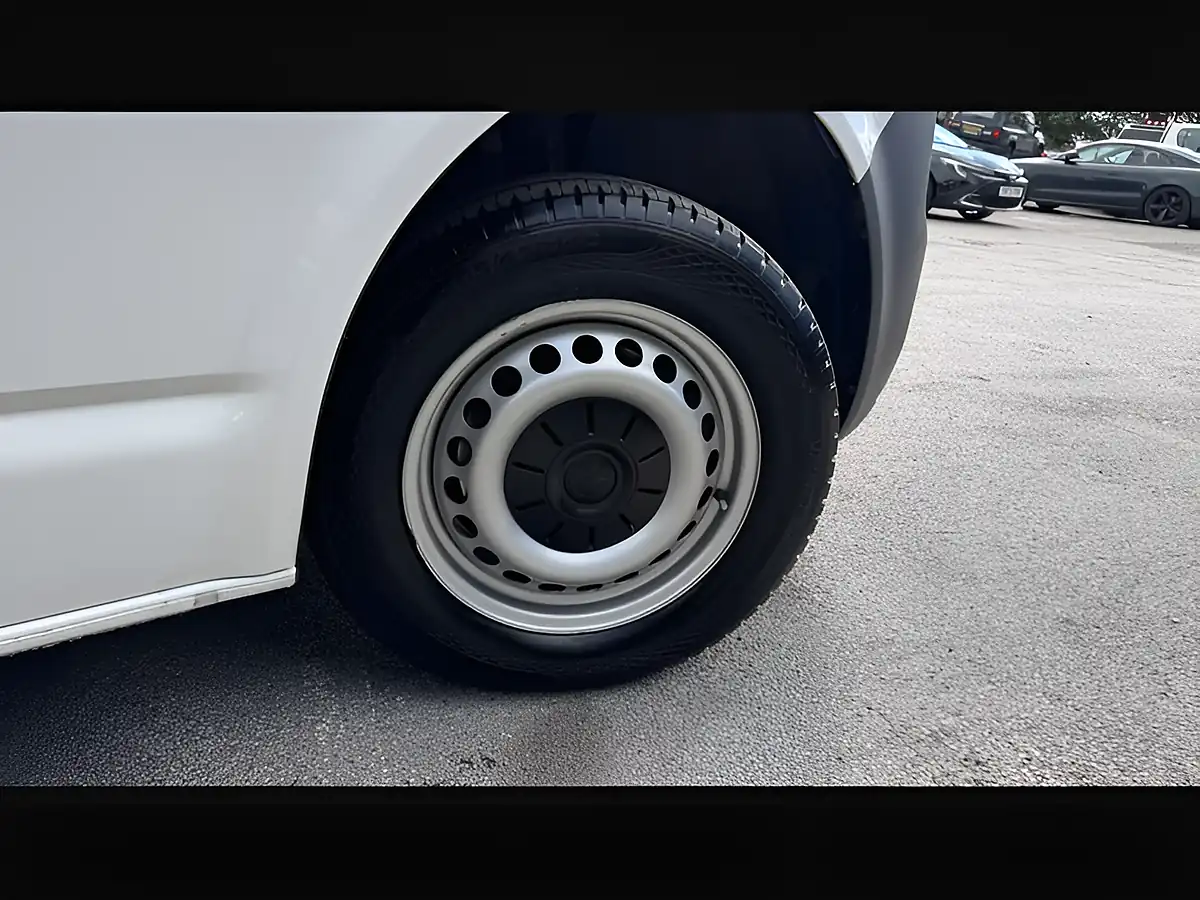 Used 2022 Volkswagen Transporter T32 Startline White - Interior and Exterior details 13