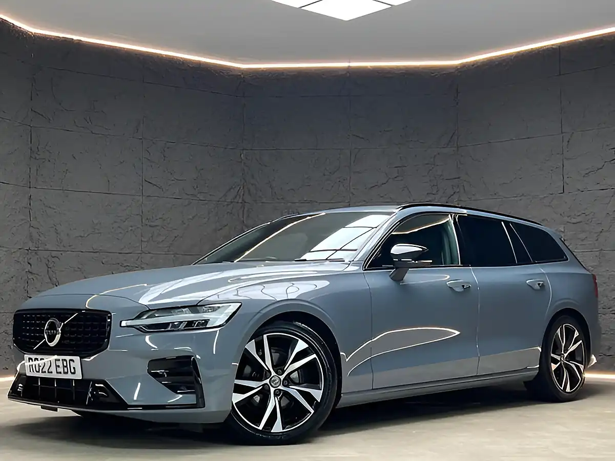Used 2022 Volvo 100 Series Plus Blue - Front View