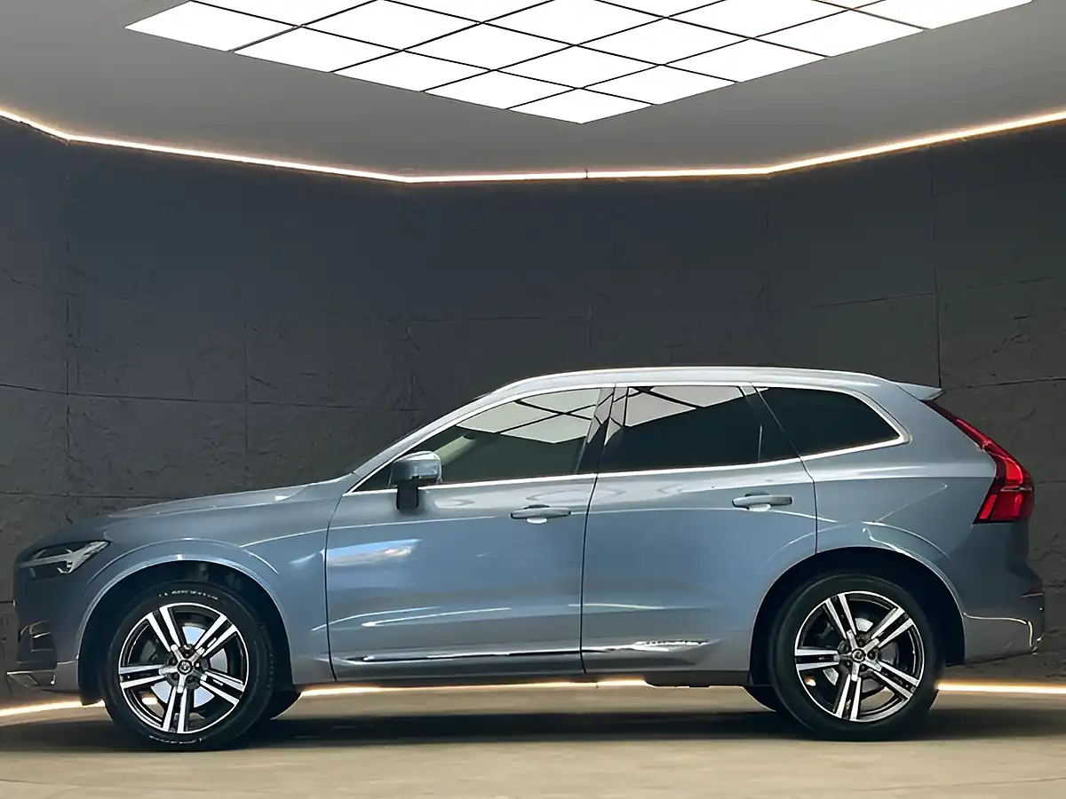 Used 2022 Volvo 100 Series Plus Blue - Interior and Exterior details 5