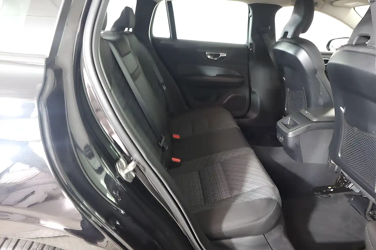 Used 2022 Volvo V60 Momentum Black - Interior and Exterior details 10
