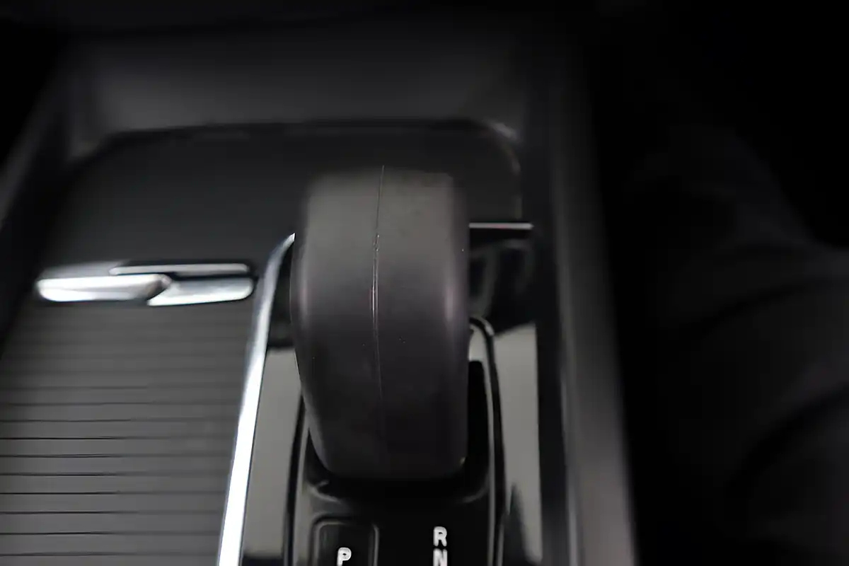 Used 2022 Volvo V60 Momentum Black - Interior and Exterior details 12