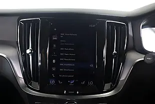 Used 2022 Volvo V60 Momentum Black - Interior and Exterior details 15