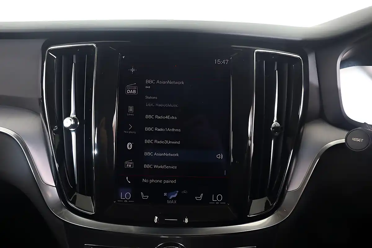 Used 2022 Volvo V60 Momentum Black - Interior and Exterior details 15