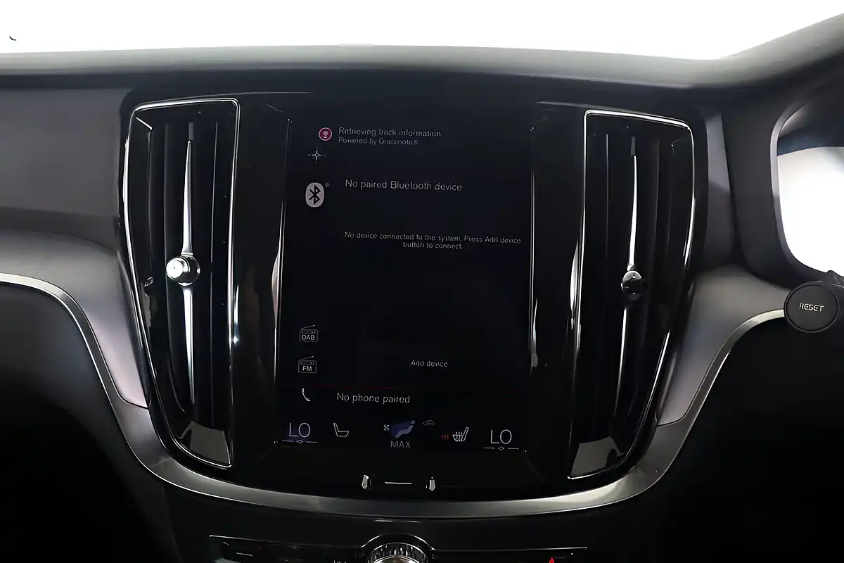 Used 2022 Volvo V60 Momentum Black - Interior and Exterior details 16