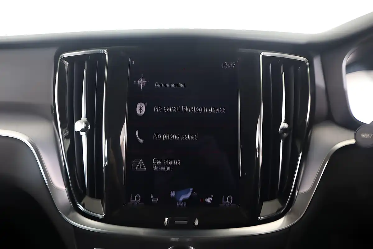 Used 2022 Volvo V60 Momentum Black - Interior and Exterior details 17