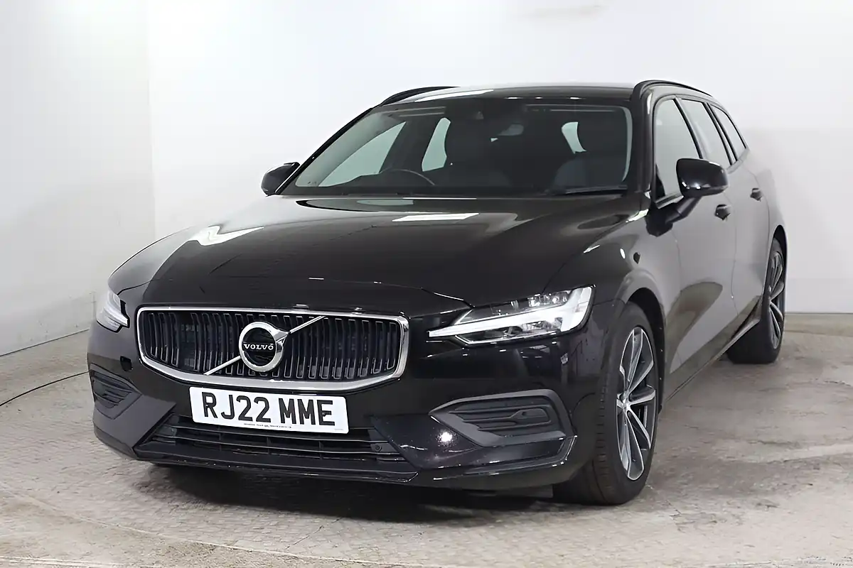 Used 2022 Volvo V60 Momentum Black - Interior and Exterior details 3