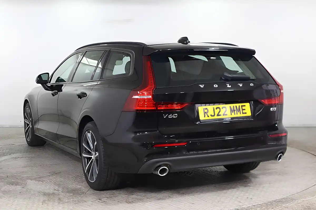 Used 2022 Volvo V60 Momentum Black - Interior and Exterior details 4