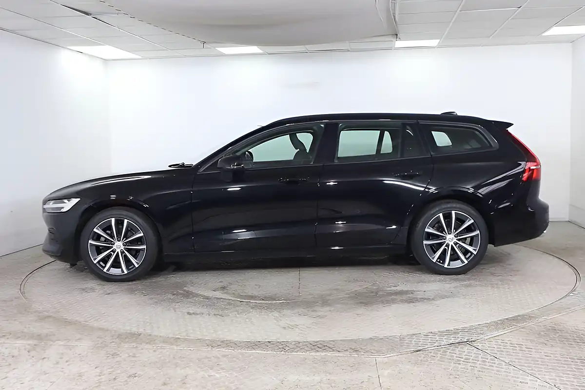 Used 2022 Volvo V60 Momentum Black - Interior and Exterior details 5