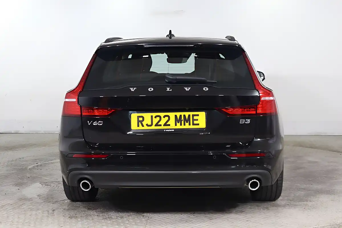 Used 2022 Volvo V60 Momentum Black - Interior and Exterior details 6