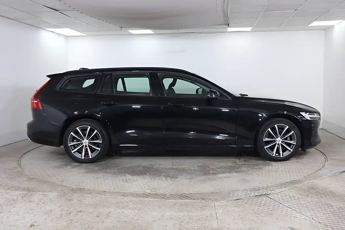 Used 2022 Volvo V60 Momentum Black - Interior and Exterior details 7