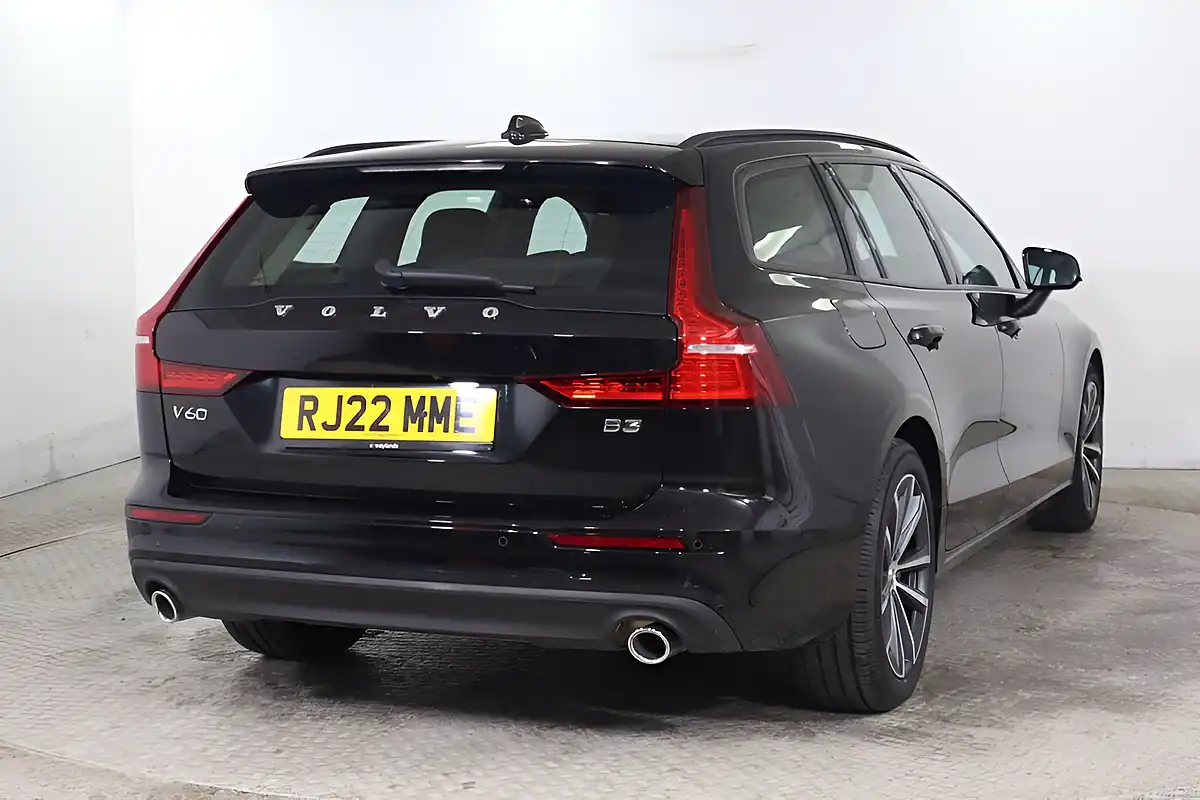 Used 2022 Volvo V60 Momentum Black - Interior and Exterior details 8