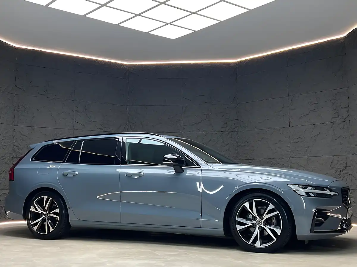 Used 2022 Volvo V60 Plus Thunder Grey - Interior and Exterior details 10