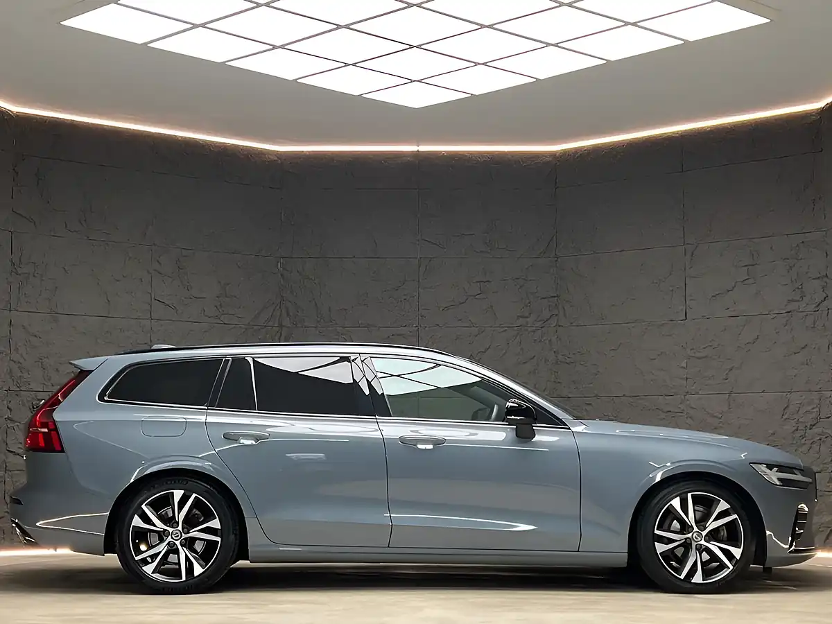 Used 2022 Volvo V60 Plus Thunder Grey - Interior and Exterior details 4