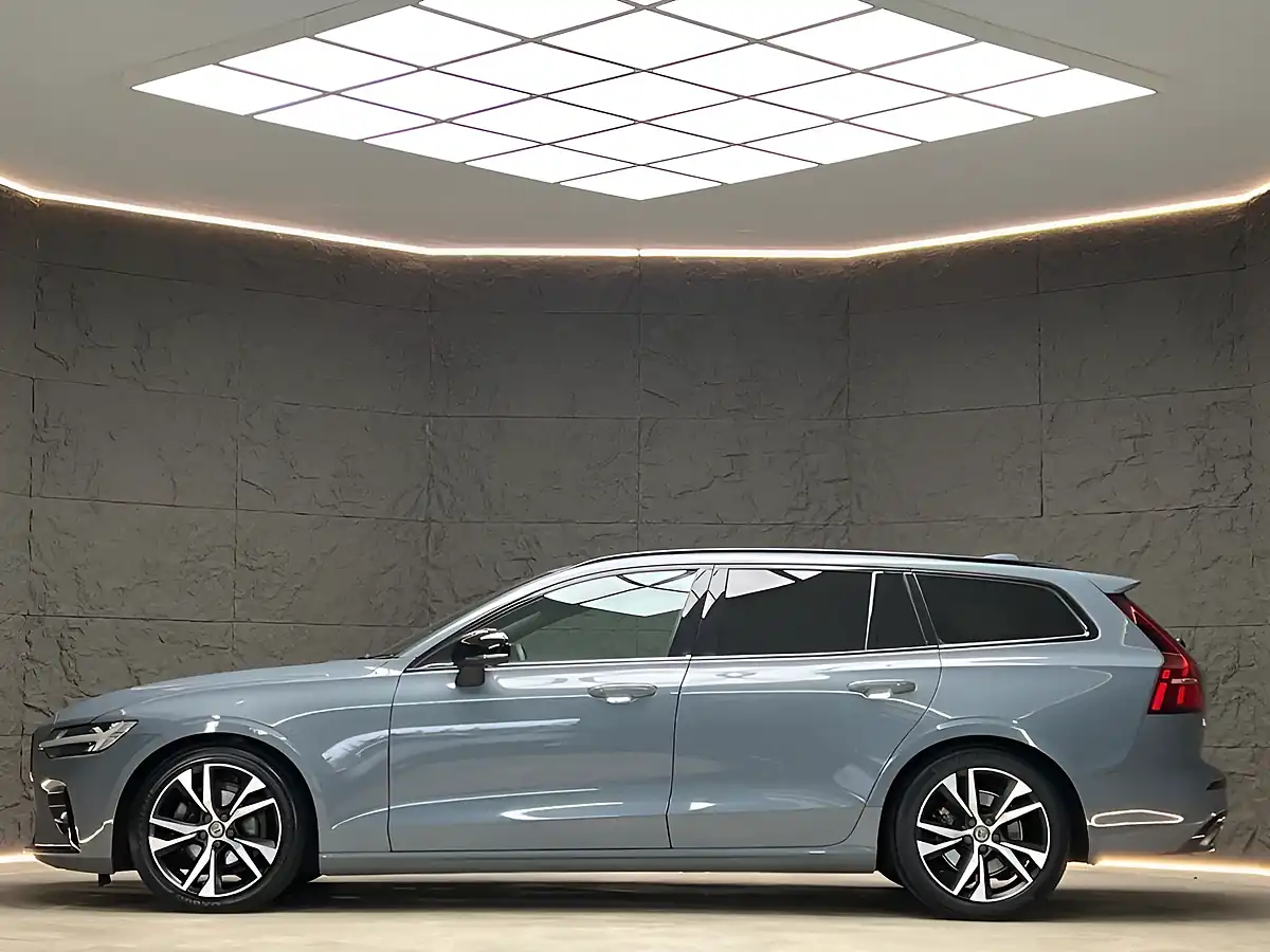 Used 2022 Volvo V60 Plus Thunder Grey - Interior and Exterior details 8