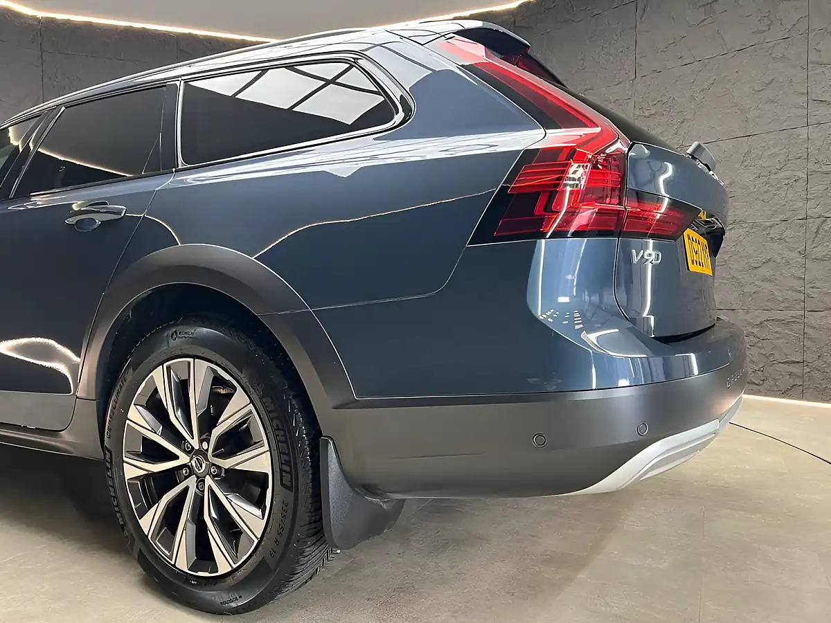 Used 2022 Volvo V90 Cross Country Plus Denim Blue - Interior and Exterior details 13