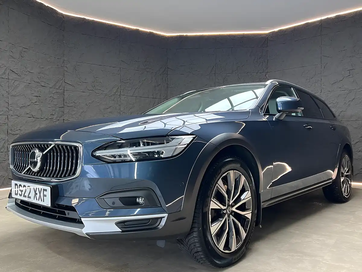 Used 2022 Volvo V90 Cross Country Plus Denim Blue - Interior and Exterior details 4
