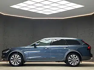 Used 2022 Volvo V90 Cross Country Plus Denim Blue - Interior and Exterior details 6