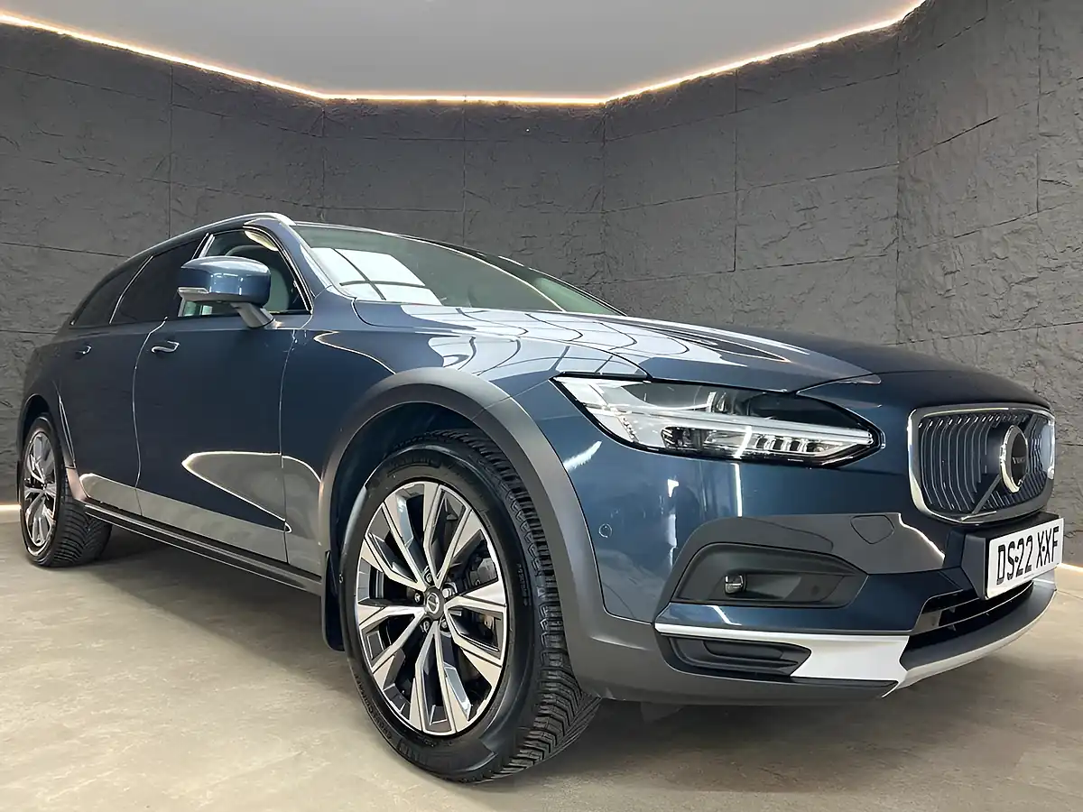 Used 2022 Volvo V90 Cross Country Plus Denim Blue - Interior and Exterior details 7