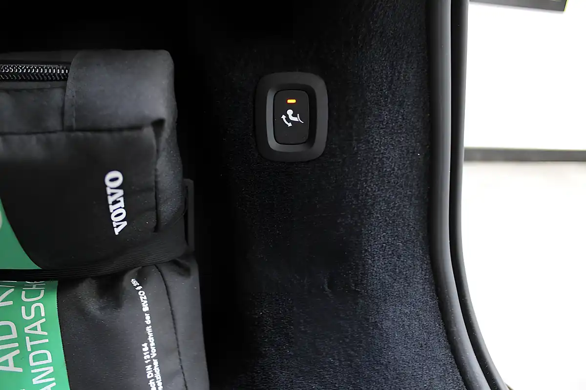 Used 2022 Volvo V90 Plus Black - Interior and Exterior details 11