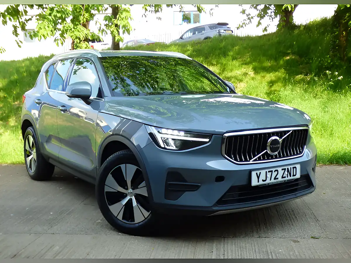 Used 2022 Volvo XC40 Core Grey - Front View
