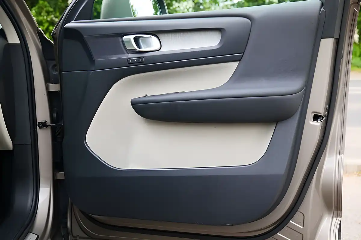 Used 2022 Volvo XC40 Inscription Pro Pebble Grey - Interior and Exterior details 14