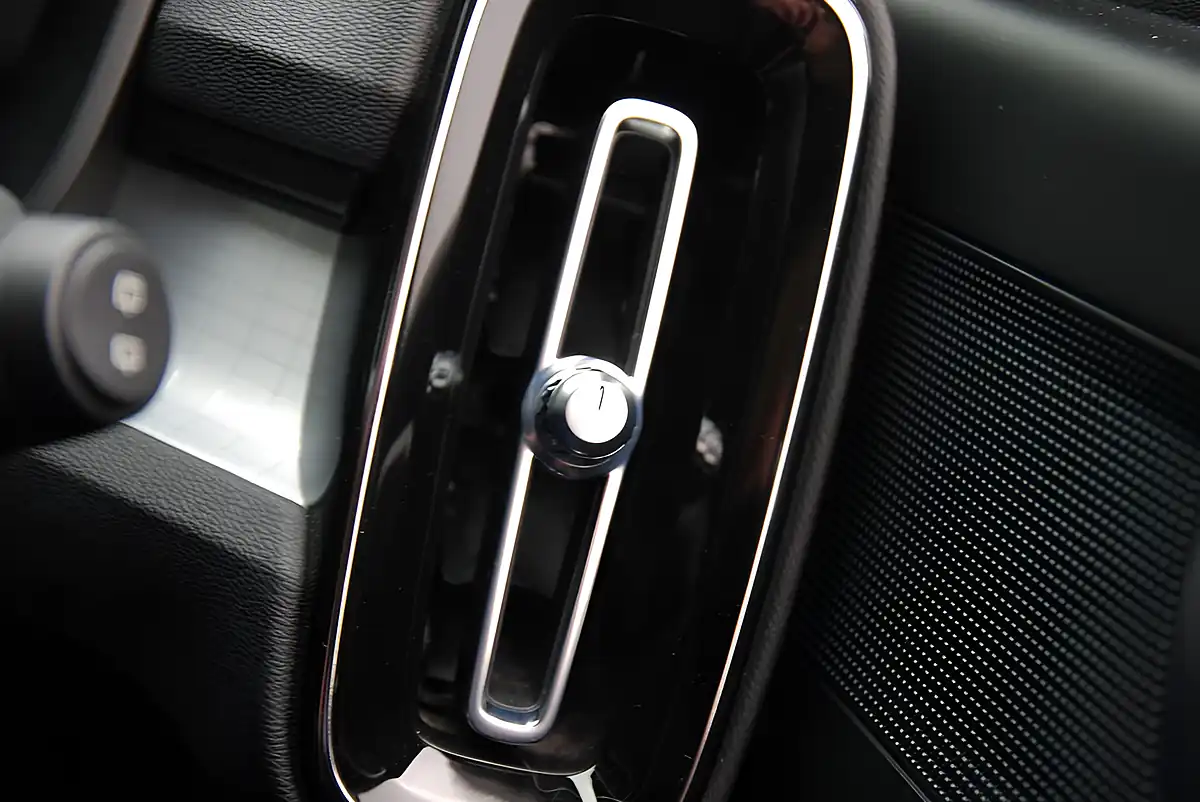 Used 2022 Volvo XC40 Plus Black - Interior and Exterior details 11