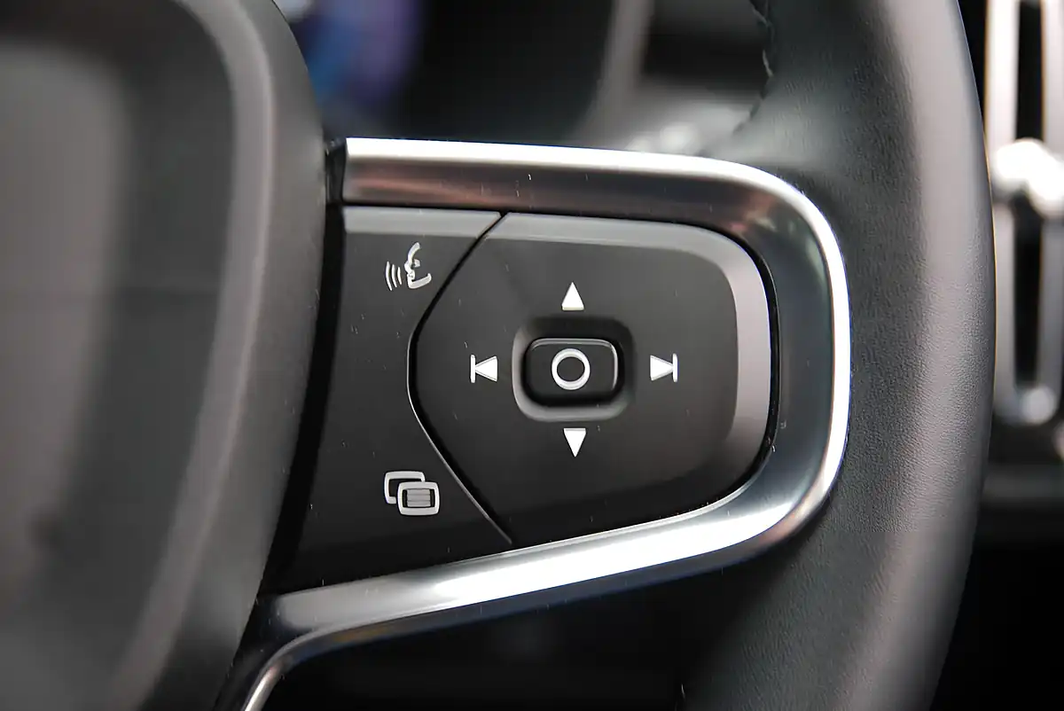 Used 2022 Volvo XC40 Plus Black - Interior and Exterior details 12
