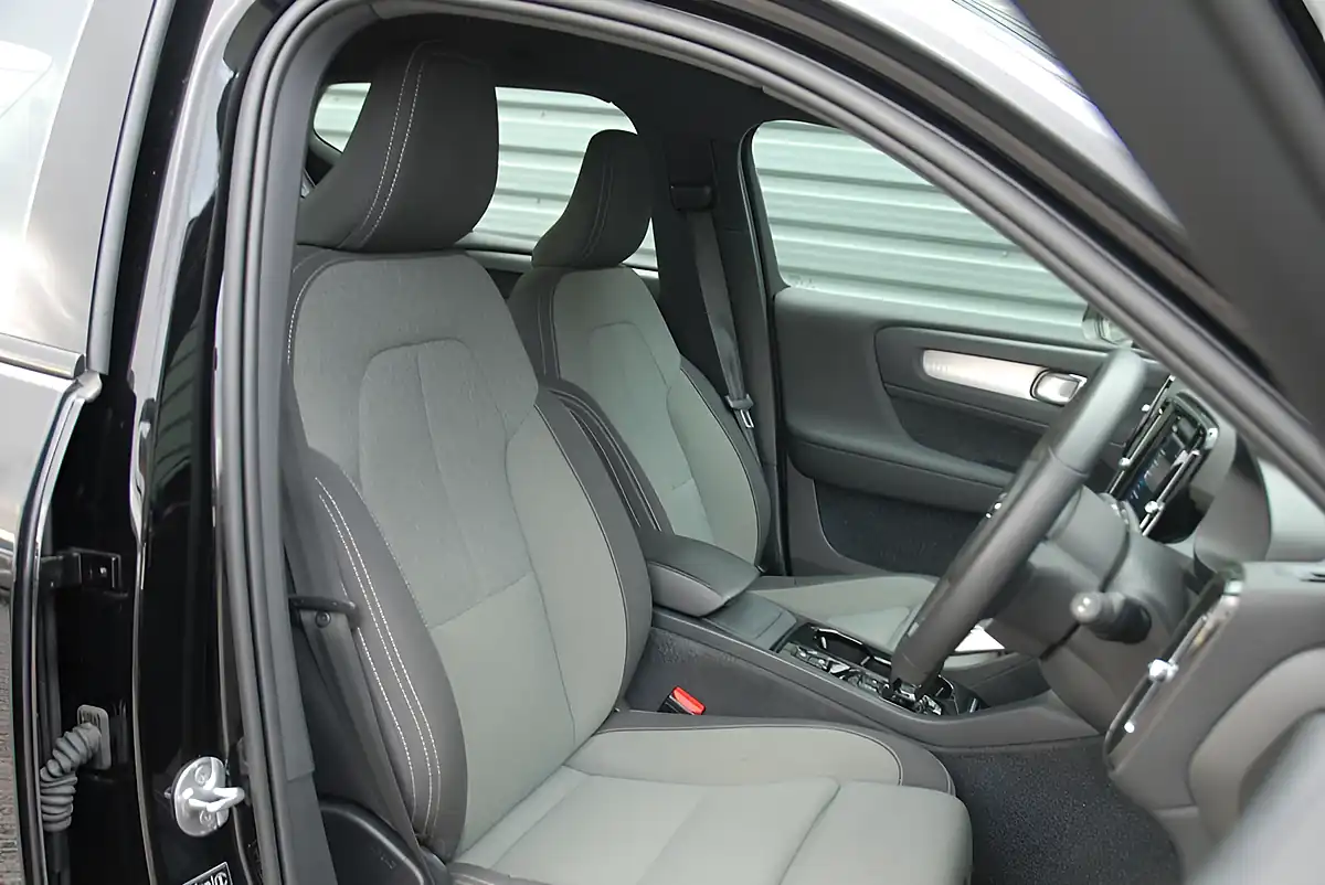 Used 2022 Volvo XC40 Plus Black - Interior and Exterior details 8