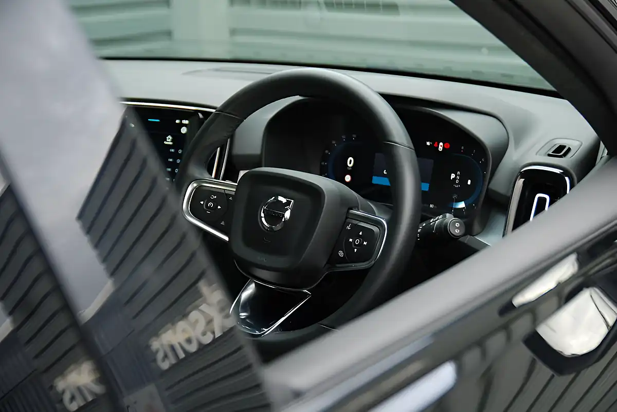 Used 2022 Volvo XC40 Plus Black - Interior and Exterior details 9