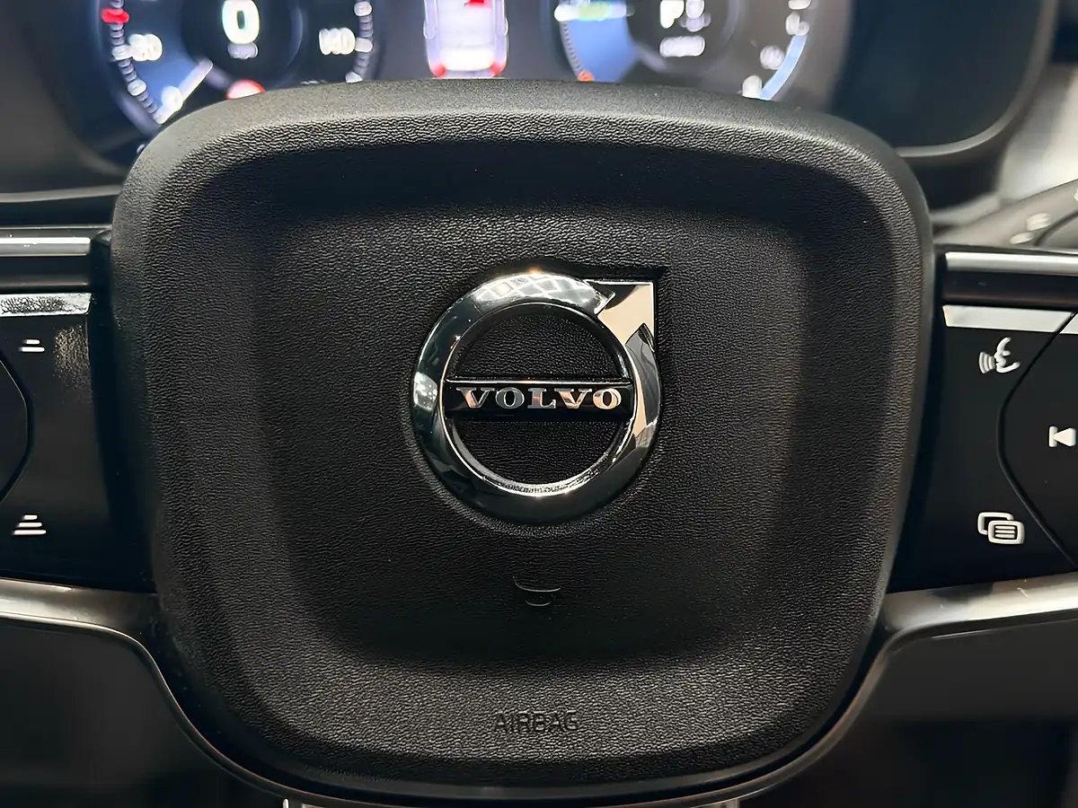 Used 2022 Volvo XC40 Plus Black - Interior and Exterior details 13