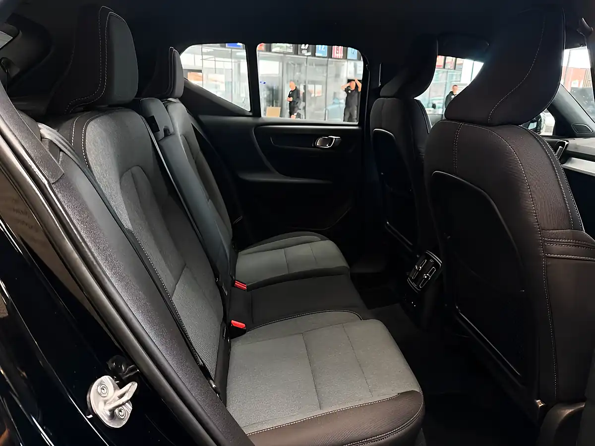 Used 2022 Volvo XC40 Plus Black - Interior and Exterior details 16