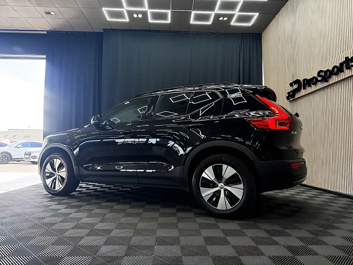 Used 2022 Volvo XC40 Plus Black - Interior and Exterior details 17