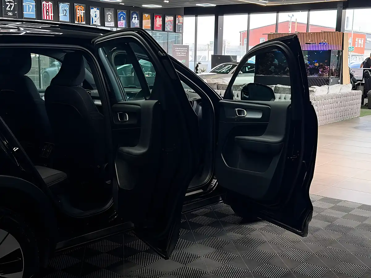 Used 2022 Volvo XC40 Plus Black - Interior and Exterior details 19