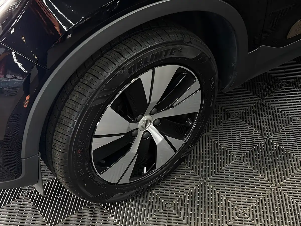 Used 2022 Volvo XC40 Plus Black - Interior and Exterior details 20