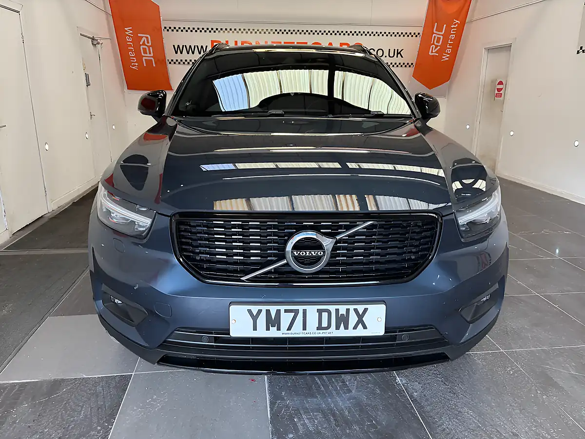Used 2022 Volvo XC40 R-Design Pro Blue - Front View