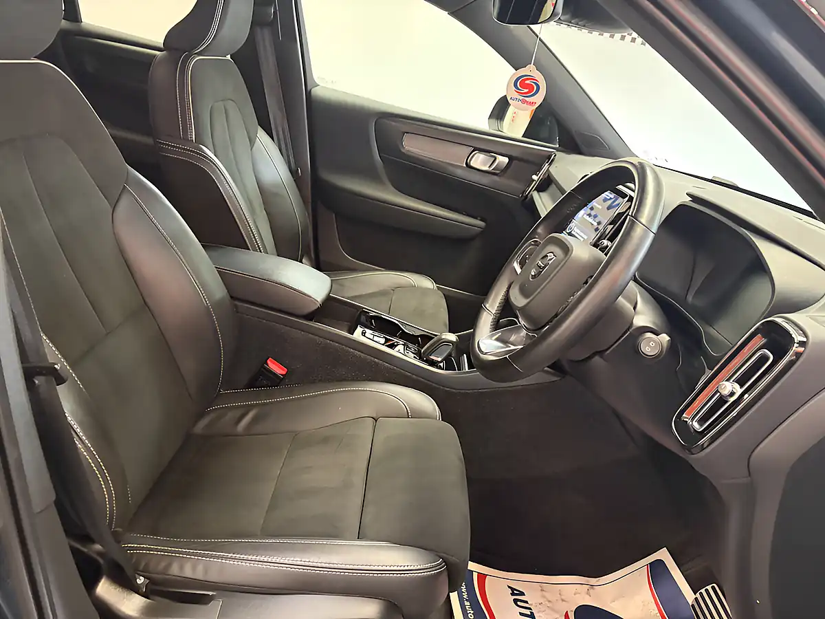 Used 2022 Volvo XC40 R-Design Pro Blue - Interior and Exterior details 12