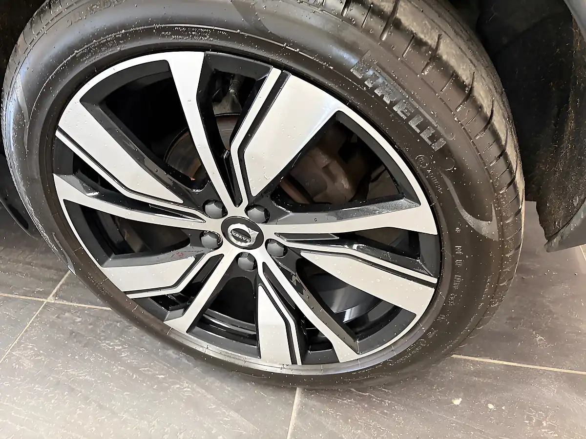 Used 2022 Volvo XC40 R-Design Pro Blue - Interior and Exterior details 15