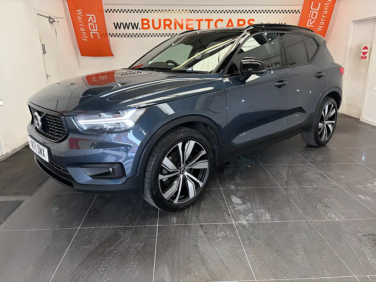 Used 2022 Volvo XC40 R-Design Pro Blue - Interior and Exterior details 2
